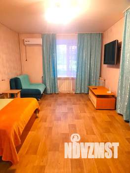 Студия квартира, посуточно, 35м2, 1/9 этаж