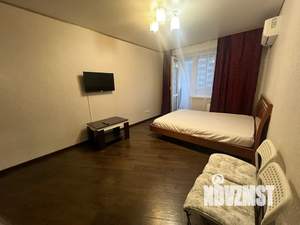 Студия квартира, посуточно, 35м2, 7/10 этаж