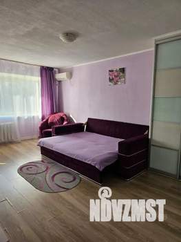 Студия квартира, посуточно, 35м2, 1/5 этаж