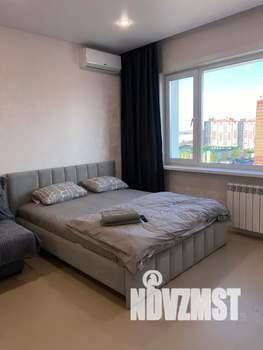 Студия квартира, посуточно, 30м2, 13/23 этаж