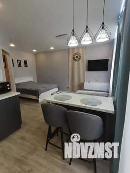 Студия квартира, посуточно, 32м2, 1/9 этаж