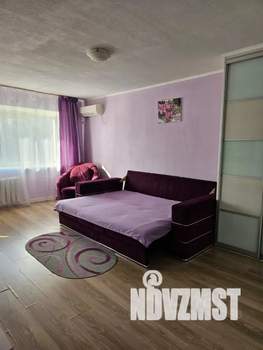 Студия квартира, посуточно, 35м2, 1/5 этаж