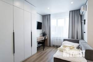 Студия квартира, посуточно, 34м2, 1/25 этаж