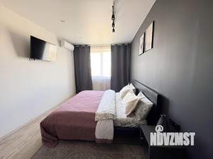 1-к квартира, посуточно, 42м2, 18/25 этаж