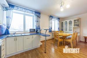 4-к квартира, вторичка, 100м2, 2/10 этаж